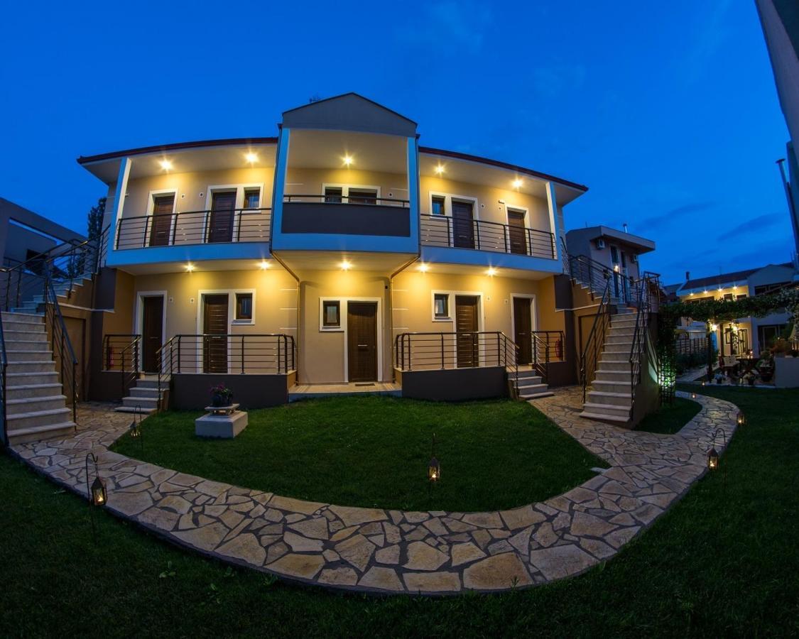 Dafni'S Seaside Luxury Studios Nikiti  Dış mekan fotoğraf