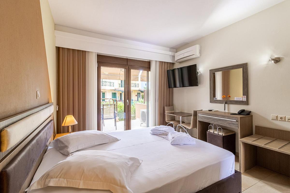 Dafni'S Seaside Luxury Studios Nikiti  Dış mekan fotoğraf