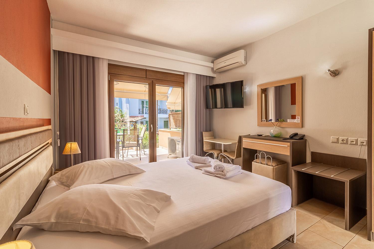 Dafni'S Seaside Luxury Studios Nikiti  Dış mekan fotoğraf